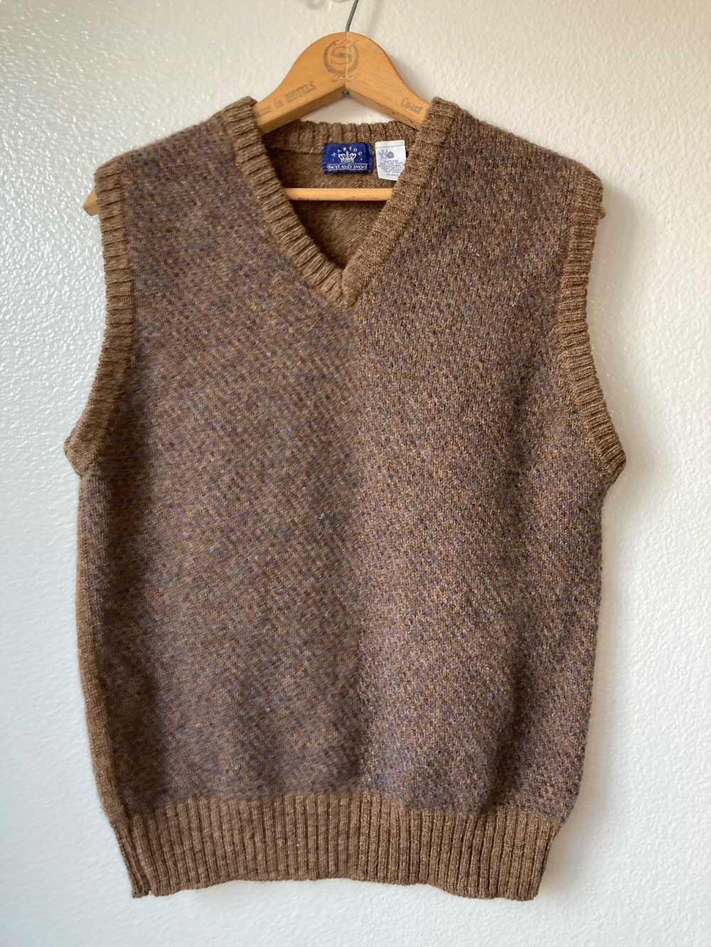 Vintage Hartog Shetland Wool V neck sweater Vest made in Great Britain sz est M
